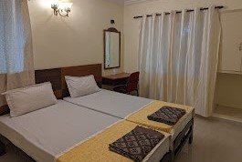 redroofhotel_acRooms