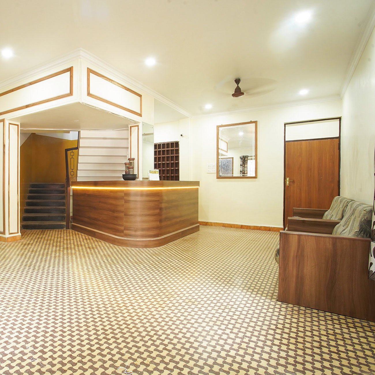 redroofhotel_reception